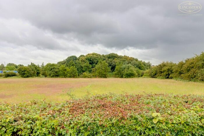 2 Bedroom Semi-Detached Bungalow For Sale In Scot Lane, Blackrod, Bolton, BL6