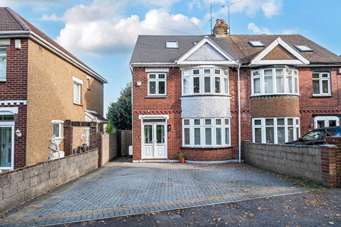 4 Bedroom Semi-Detached House For Sale In , Sqft Ft Master With En-suite - Wow Home, ME8