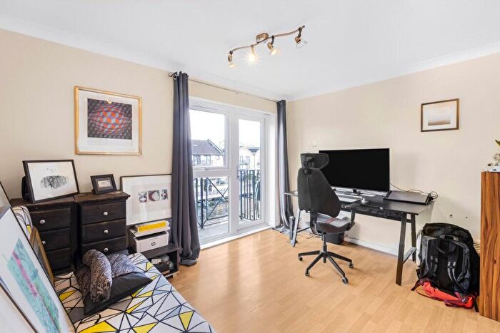 1 Bedroom Apartment To Rent In Whiteadder Way, London, E14