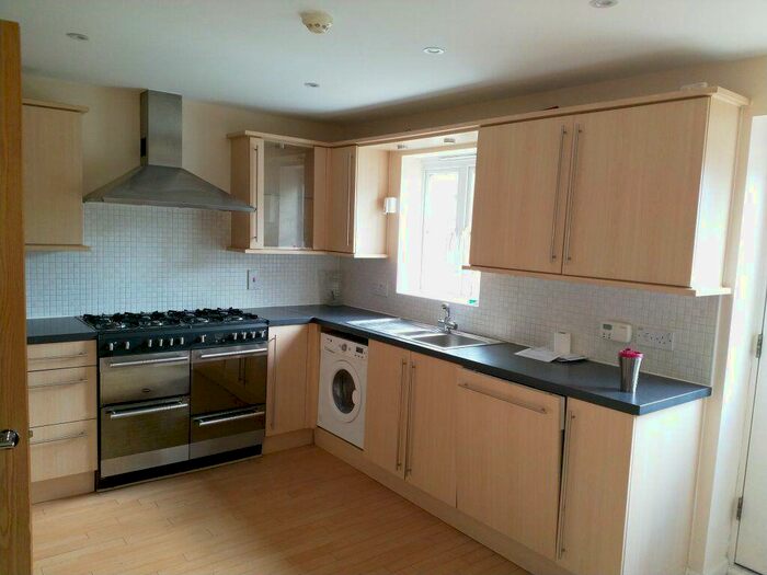 4 Bedroom House To Rent In Dragon Road, AL10