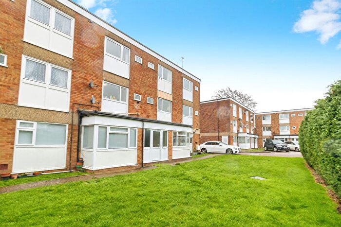 2 Bedroom Maisonette For Sale In Vicarage Road, Bletchley, Milton Keynes, MK2