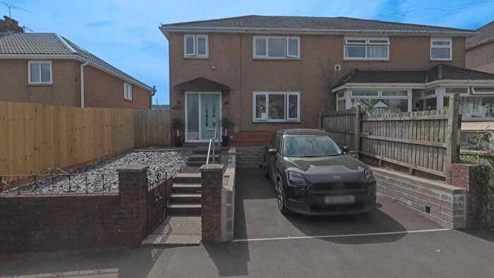 3 Bedroom Semi Detached House For Sale In Sunnybank Road, Blackwood, NP12