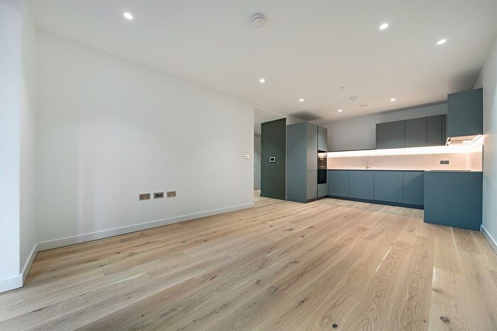 1 Bedroom Flat To Rent In Peninsula Gardens, Mabyn Lane, Lower Riverside, Greenwich Peninsula, SE10