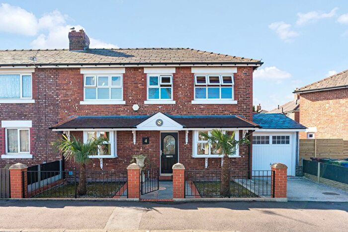 3 Bedroom Semi Detached House For Sale In Dunster Road, Worsley, M28