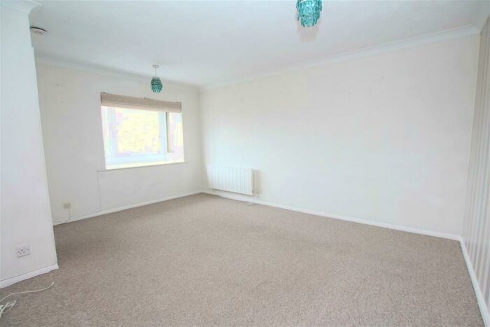2 Bedroom Flat To Rent In Balcombe Road, Peacehaven, BN10