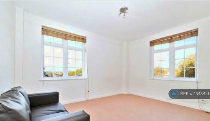 Studio To Rent In Langford Court, London, NW8