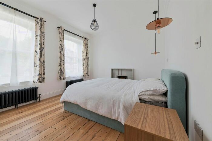 2 Bedroom Flat To Rent In Fairlop Road, London, E11