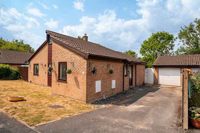 3 Bedroom Detached Bungalow For Sale In Parkview Close, Andover, SP10