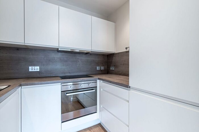 1 Bedroom Flat To Rent In Farrow Lane, London, SE14