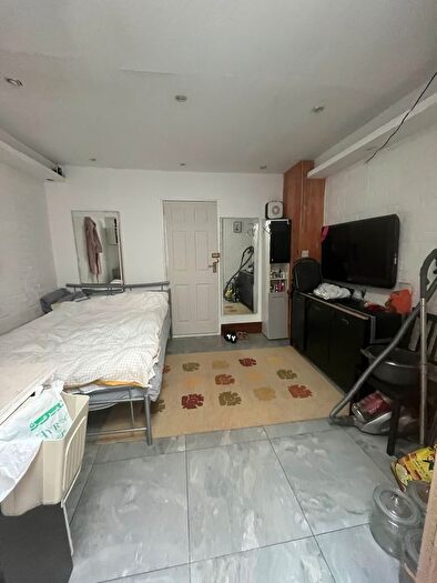 Studio To Rent In West Hendon Broadway, London, NW9