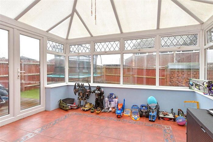 3 Bedroom Detached House For Sale In Grain Road, Middle Stoke, Rochester, Kent, ME3