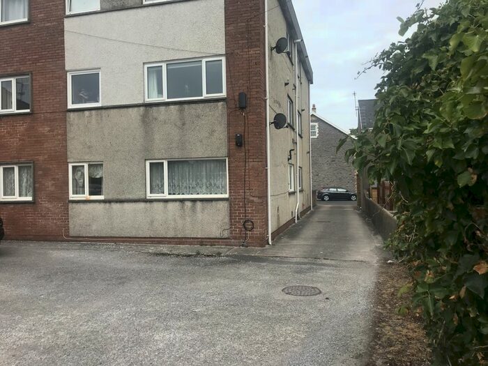 2 Bedroom Flat To Rent In South Road, Porthcawl, CF36