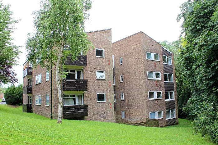 2 Bedroom Apartment For Sale In Oakcroft Court Fern Drive, Hemel Hempstead, HP3