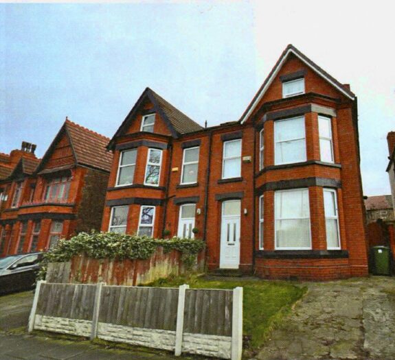 4 Bedroom Semi-Detached House To Rent In Park Road East, Birkenhead, Merseyside, CH41