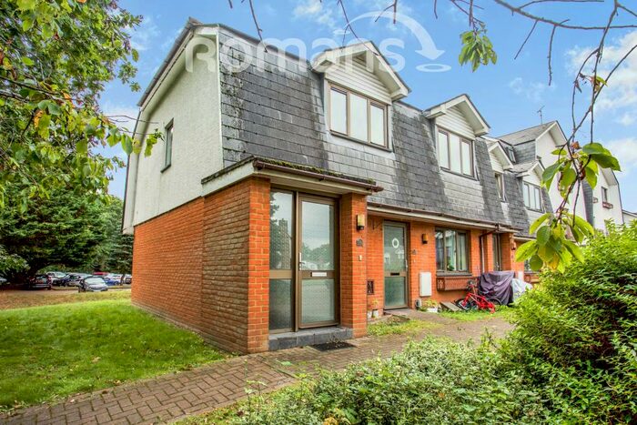 2 Bedroom Maisonette To Rent In Braeside, Amen Corner, RG12