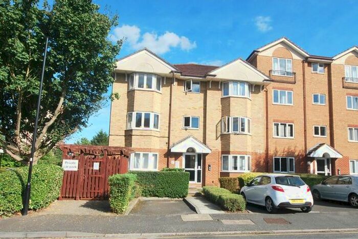 2 Bedroom Flat To Rent In Varsity Drive, Twickenham, TW1