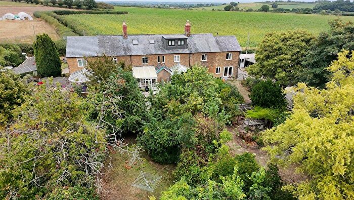 3 Bedroom Cottage For Sale In Bridge Road, South Petherton - Generous Garden, TA13