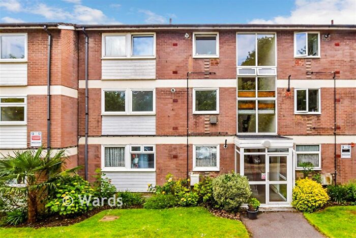 2 Bedroom Apartment For Sale In Tonbridge Road, Maidstone, Kent, ME16