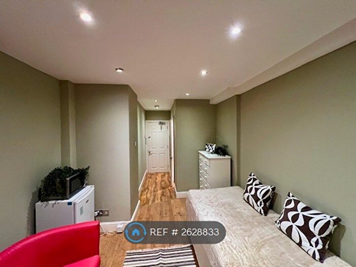 Studio To Rent In Charleville Road, London, W14