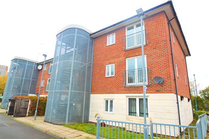 2 Bedroom Flat To Rent In Plumstead Road, London, SE18