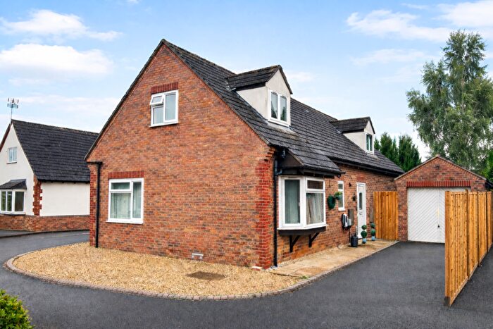 4 Bedroom Detached House For Sale In Wychwood Close, Carterton, Oxfordshire, OX18