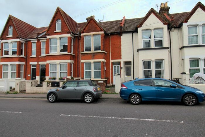 2 Bedroom Flat To Rent In Canterbury Street, Gillingham, Kent, ME7
