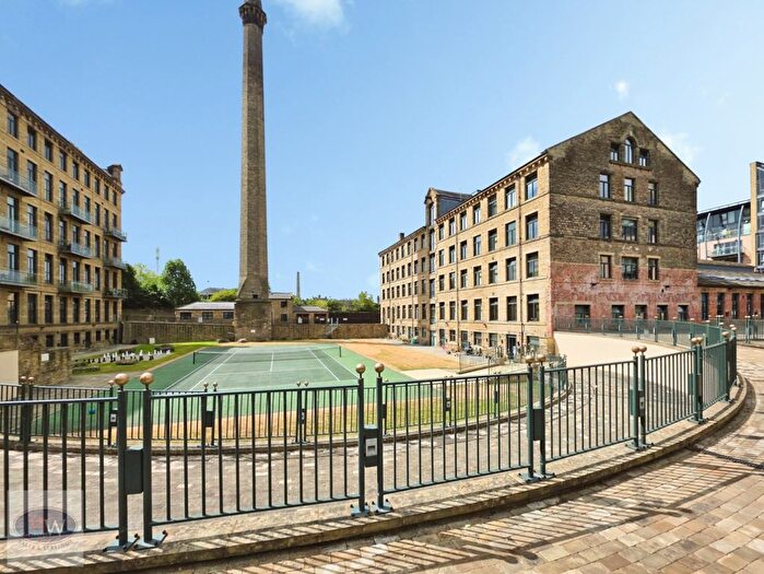 2 Bedroom Flat For Sale In Salts Mill Road, Shipley, BD17