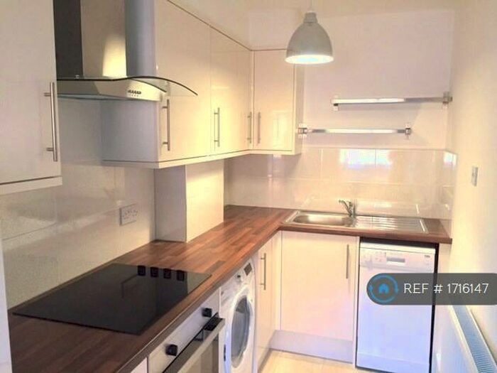 2 Bedroom Flat To Rent In Prince Of Wales Close, London, NW4