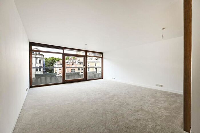 Studio For Sale In John Trundle Court, Barbican, London, EC2Y
