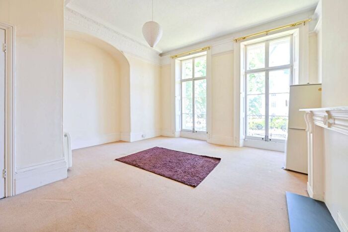 2 Bedroom Flat To Rent In Camberwell Grove, Camberwell Green, London, SE5