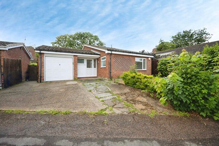 3 Bedroom Detached Bungalow For Sale In Alwins Field, Linslade, Leighton Buzzard, LU7