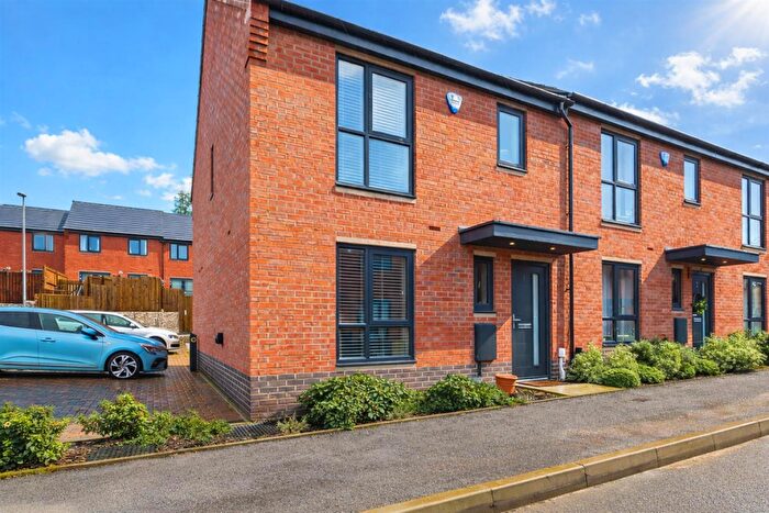 3 Bedroom End Of Terrace House For Sale In Derwentside Drive, Belper, Derbyshire, DE56