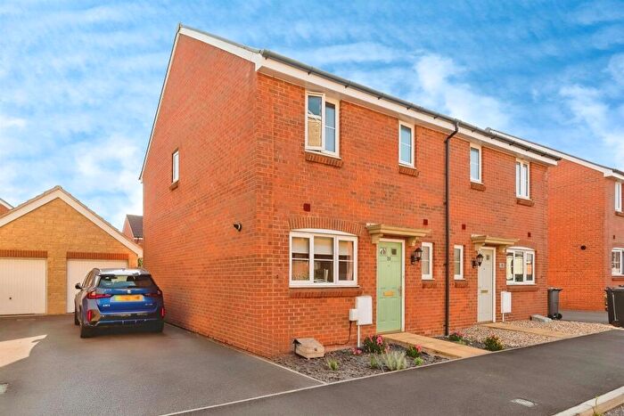 3 Bedroom Semi-Detached House For Sale In Lapwing Road, Melksham, SN12