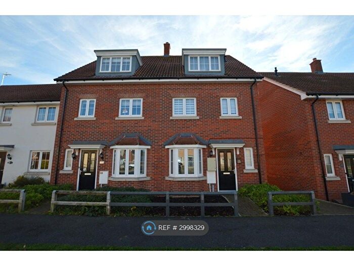 4 Bedroom Semi Detached House To Rent In Yarrow Walk, Red Lodge, IP28