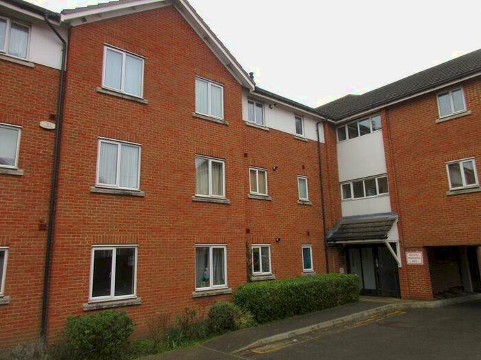 2 Bedroom Flat To Rent In Fielding Way, Westcliff-On-Sea, SS0
