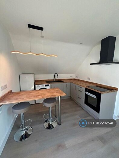 1 Bedroom Flat To Rent In Station Road, London, N3
