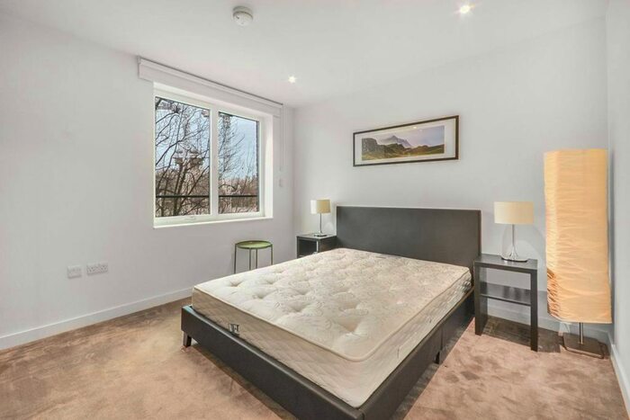 1 Bedroom Flat To Rent In Heygate Street, Elephant And Castle, London, SE17