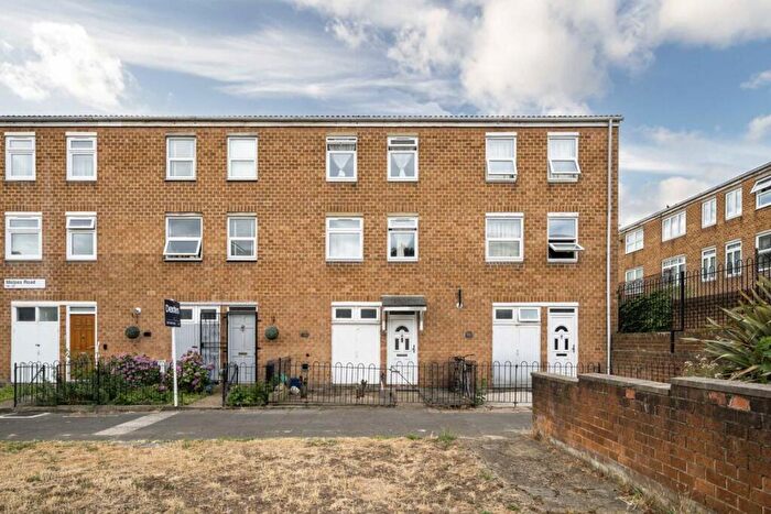 4 Bedroom House For Sale In Malpas Road, Hackney, E8