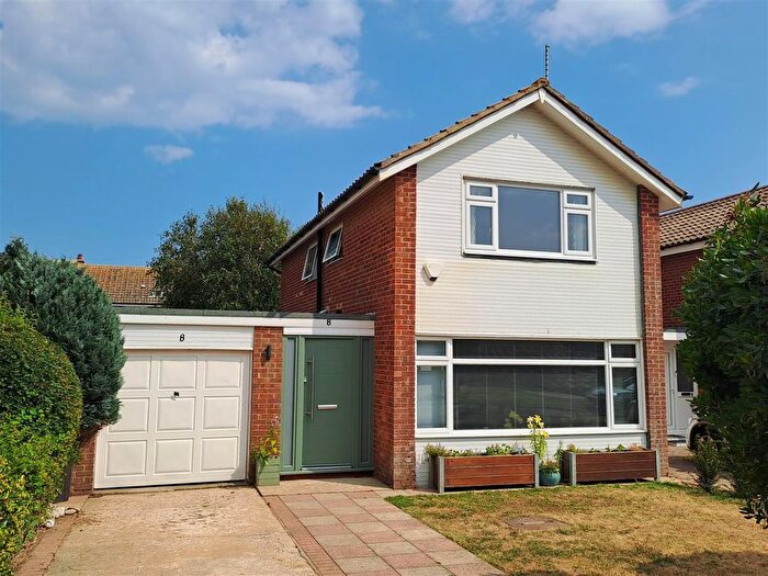 3 Bedroom Link Detached House For Sale In Chanctonbury Road, Rustington, BN16