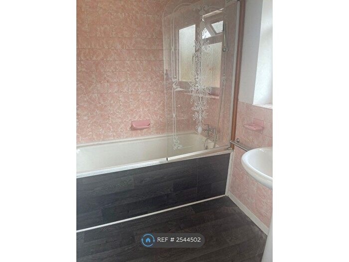 3 Bedroom Terraced House To Rent In Renfrew Road, Hounslow, TW4