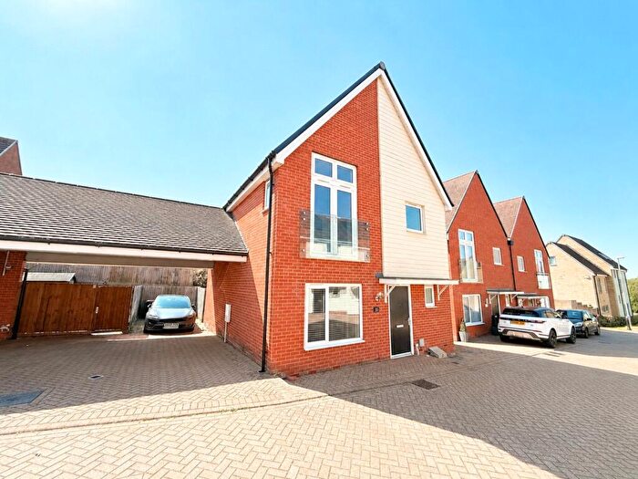 3 Bedroom Detached House For Sale In Fairway Drive, Chelmsford, Essex, CM3