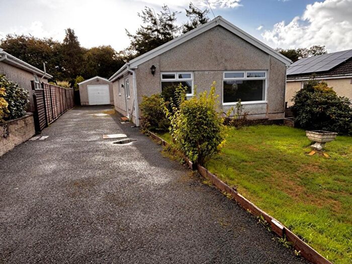 3 Bedroom Bungalow For Sale In Grove Hill Park, Gorslas, Llanelli, SA14