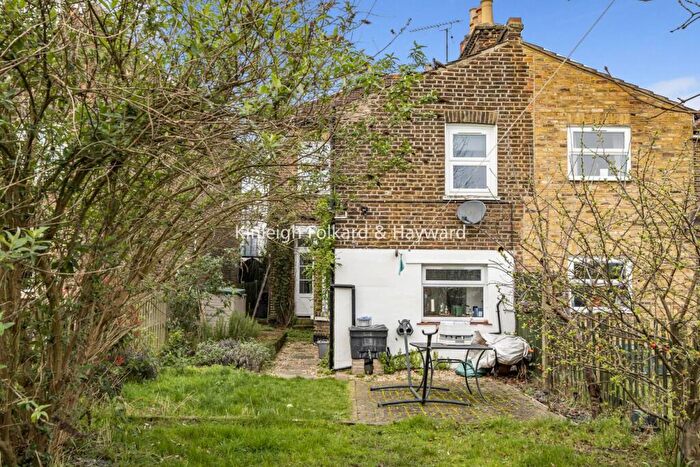 2 Bedroom Flat For Sale In Perry Hill, Catford, London, SE6