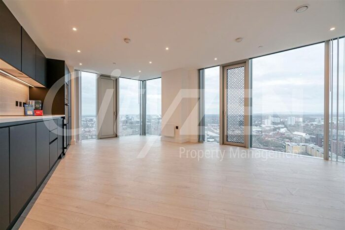 2 Bedroom Flat To Rent In Vista River Gardens, Trinity Way, Manchester, M3