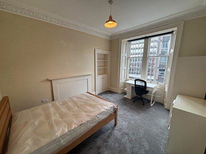 3 Bedroom Flat To Rent In Lady Lawson Street, Edinburgh, EH3