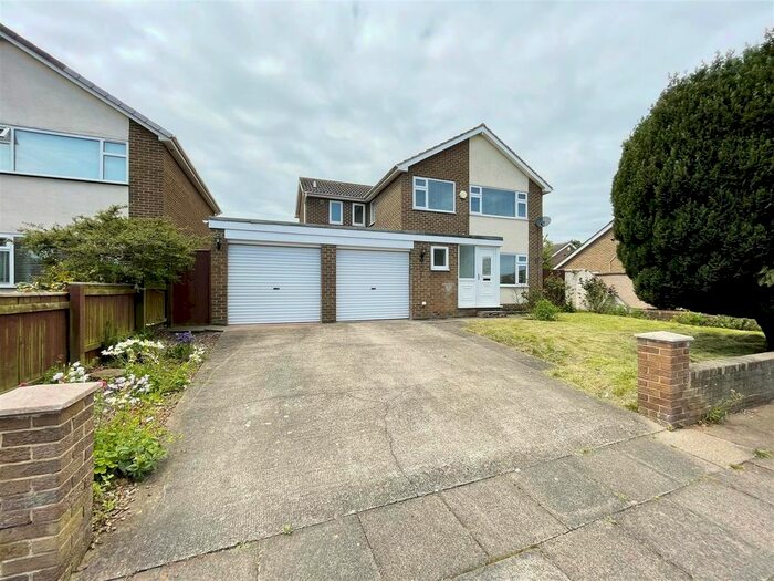 4 Bedroom Detached House To Rent In Newlands Avenue, Hartlepool, TS26