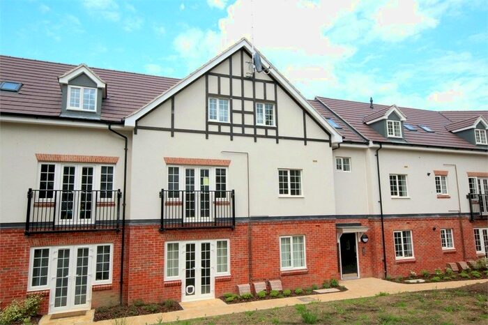 2 Bedroom Flat To Rent In Grange Road, Chalfont St Peter, SL9