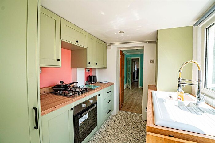 1 Bedroom Flat For Sale In Stonefield Road, Hastings, TN34