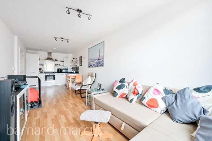 1 Bedroom Flat To Rent In Bloemfontein Road, Shepherds Bush, London, W12