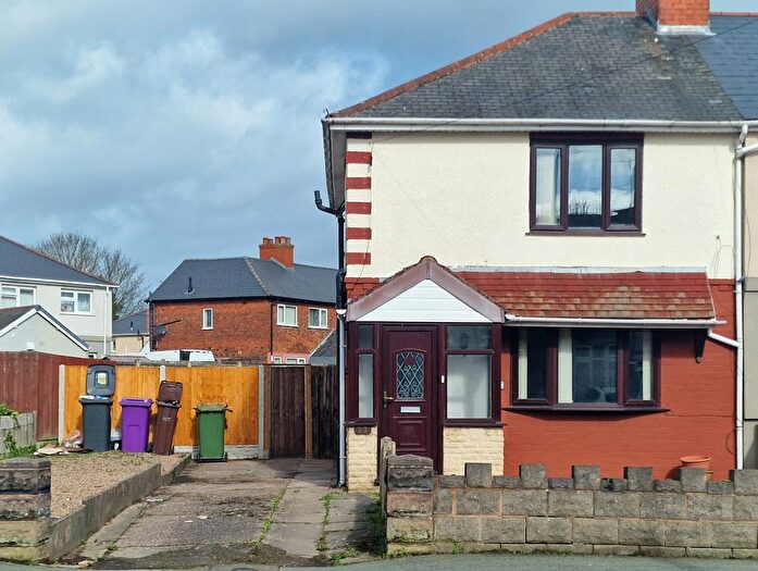 3 Bedroom Semi-Detached House To Rent In Amos Lane, Wolverhampton, West Midlands, WV11